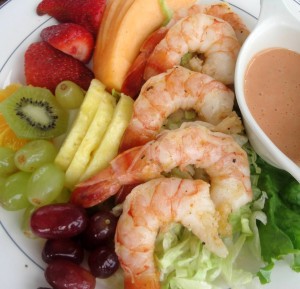 Yum - Grilled Shrimp Salad with Fruit
